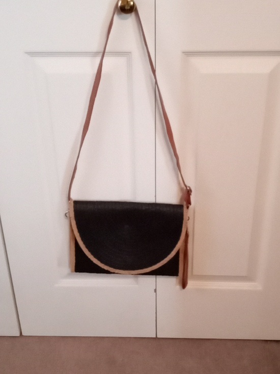 NWT Woven Paper Straw Crossbody/Clutch, Black/Tan - Picture 9 of 10